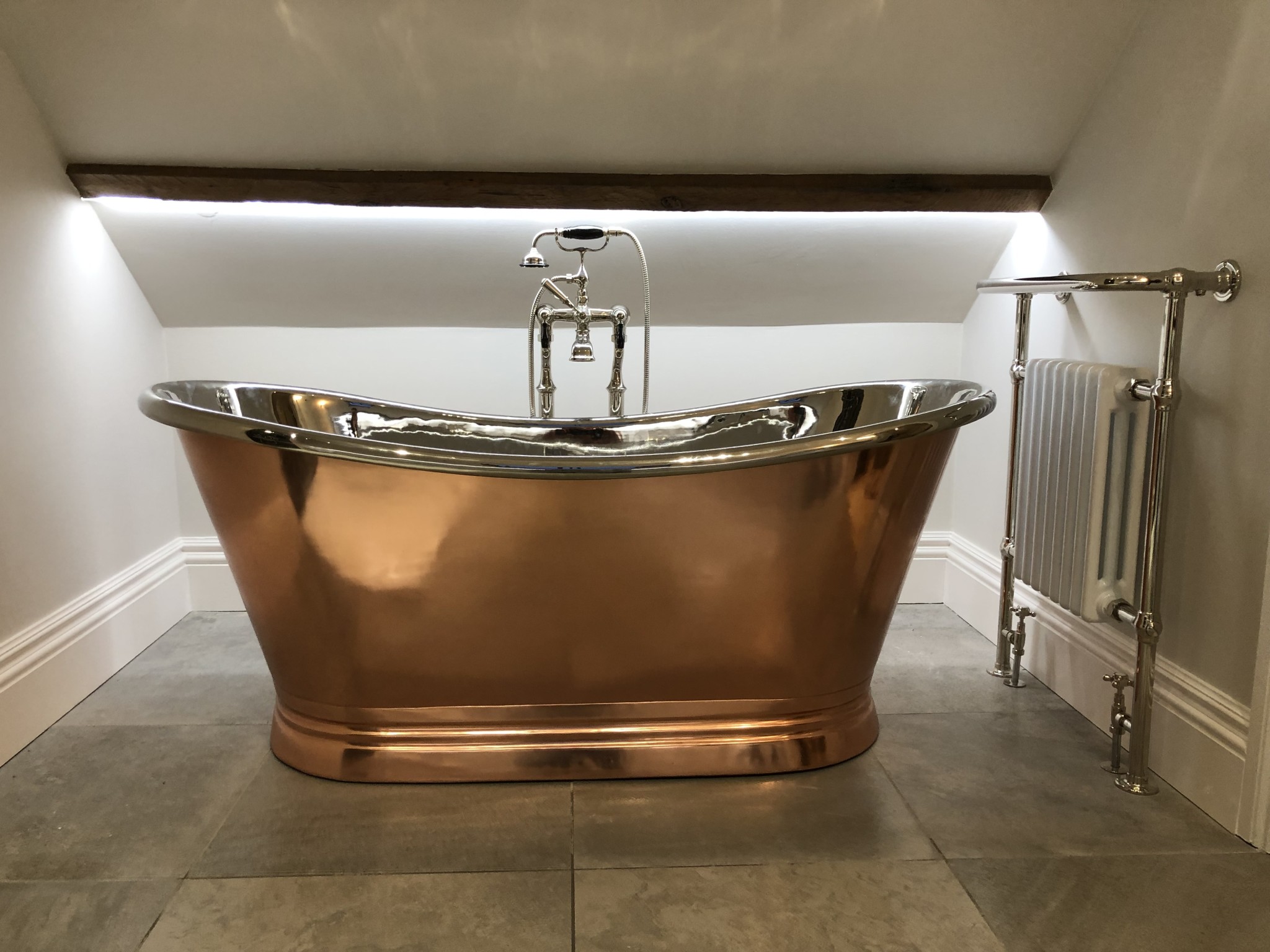 Should You Get a Victorian Roll-Top Bath For Your Home?